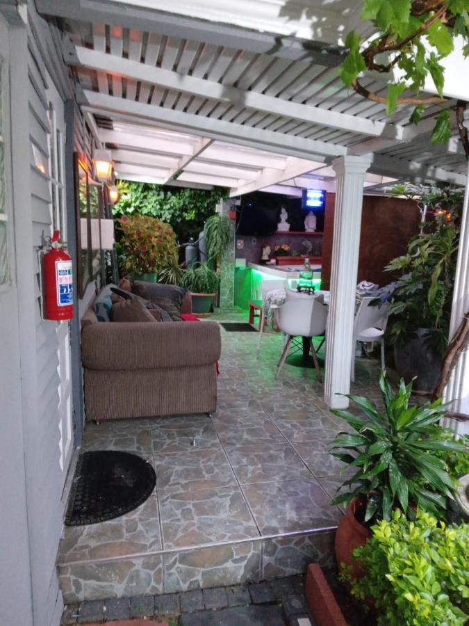 Mitchell'S Guesthouse 파로우 외부 사진