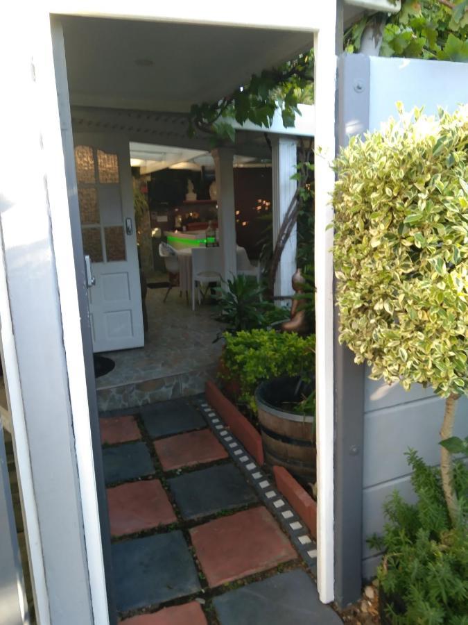 Mitchell'S Guesthouse 파로우 외부 사진