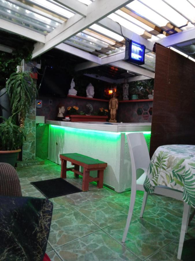 Mitchell'S Guesthouse 파로우 외부 사진