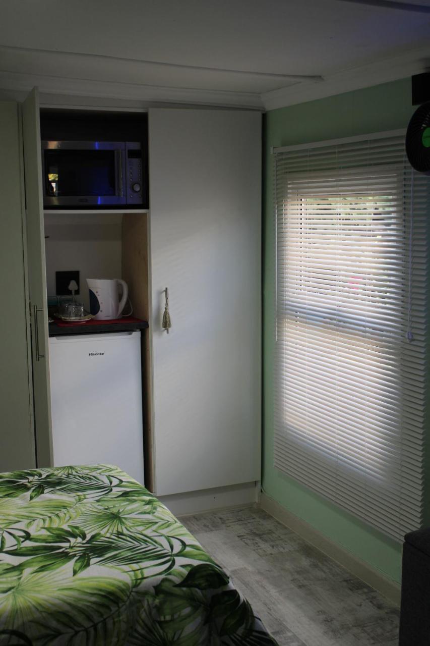 Mitchell'S Guesthouse 파로우 외부 사진